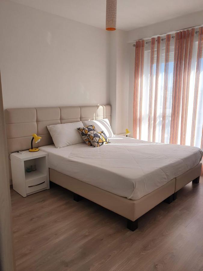 Rovena'S Apartment - Free Parking Tirana Exterior foto