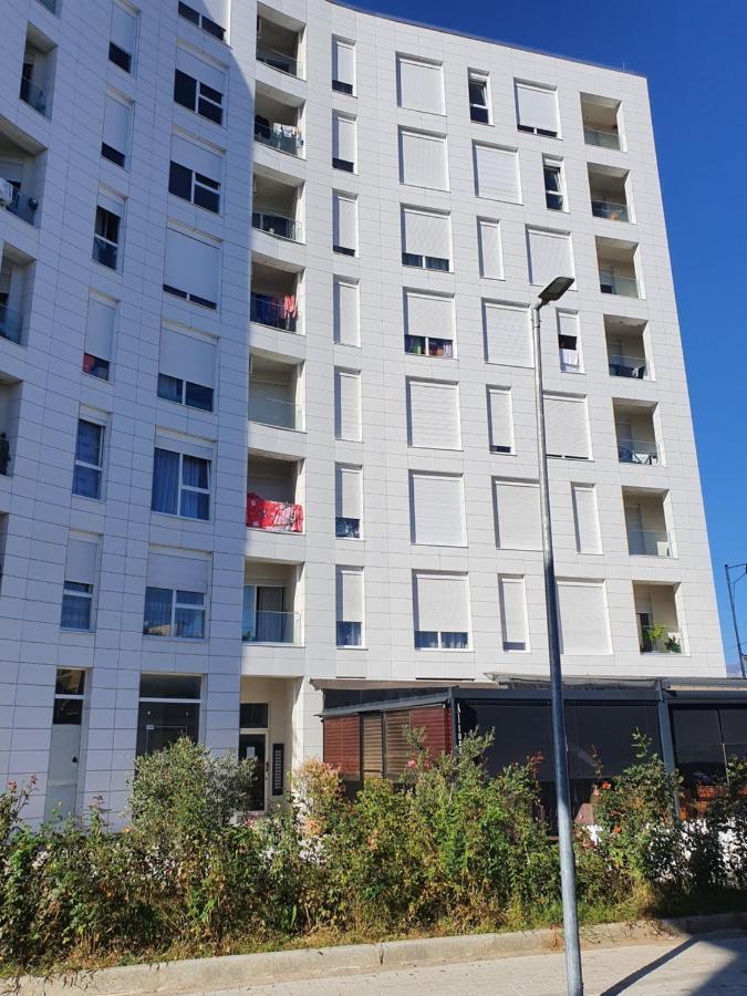 Rovena'S Apartment - Free Parking Tirana Exterior foto